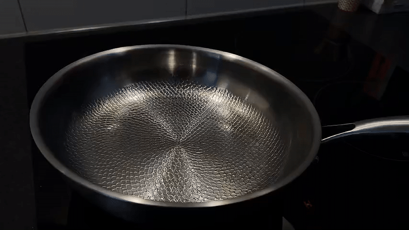 Titan Patelnia Premium | Tytanowa, Odporna na Wysokie Temperatury do 548°C 3